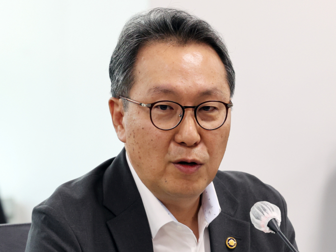 박민수 보건복지부 제2차관이 '환자 본인이 전화할 수 있으면 경증'이라는 발언에 유감을 표했다. 박민수 보건복지부 제2차관이 '제17차 건강보험정책심의위원회'에서 모두발언을 하는 모습.  /사진=뉴스1