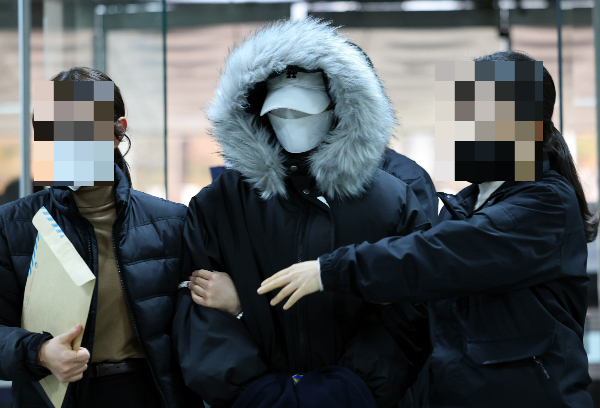 술을 마신 채 운전대를 잡고 오토바이 배달기사의 목숨을 빼앗은 DJ예송이 2심 결심공판에서 징역 15년을 구형받았다. 사진은 지난 2월5일서울 서초구 서울중앙지법에서 열린 특정범죄 가중처벌 등에 관한 법률 위반(위험운전치사) 로 구속된 피의자 안예송. /사진=뉴시스 