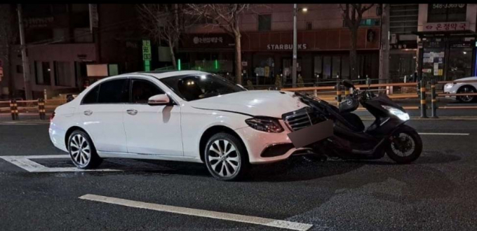 피의자 안예송은 음주상태로 운전대를 잡았고 오토바이 배달기사를 치는 사고까지 냈지만 구호 활동 없이 현장에서 도주했다. 사진은 지난 2월5일 사건 현장의 모습. /사진=뉴스1(민주노총배민라이더스지회 제공) 