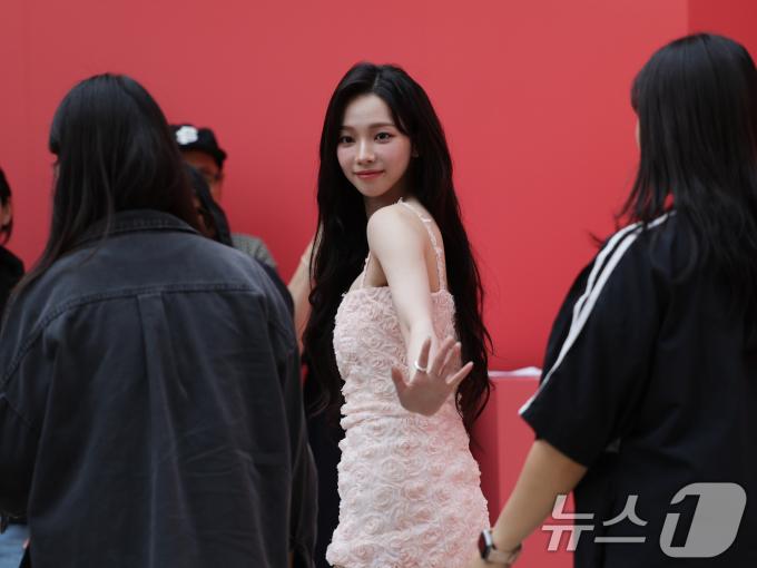 [사진] 카리나 '반가워요'