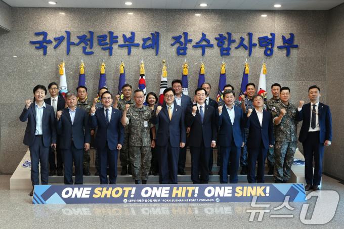 [사진] 우원식 국회의장, 잠수함사령부 격려 방문