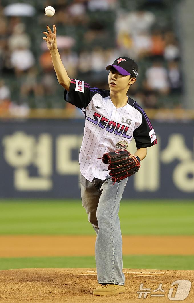[사진] '태권보이' 박태준의 멋진 시구