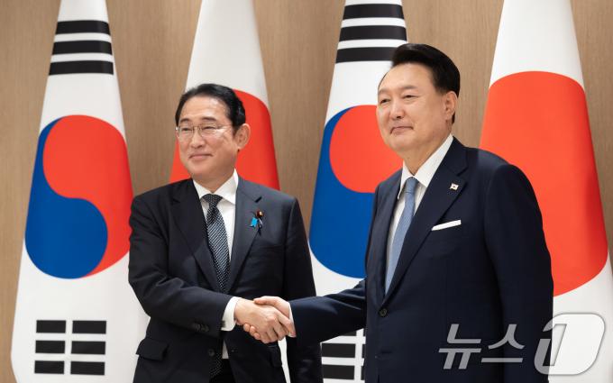 [사진] 윤 대통령, 기시다 총리와 '고별 정상회담'