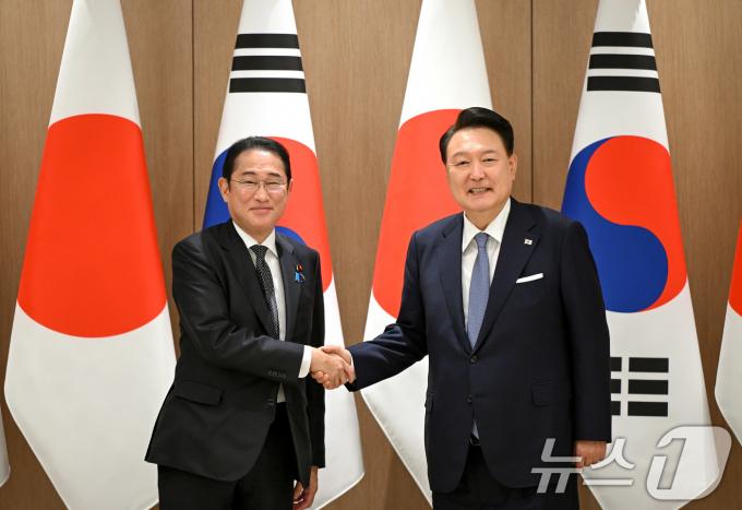 윤석열 대통령이 6일 용산 대통령실에서 기시다 후미오 일본 총리와 한·일 정상회담에 앞서 기념촬영을 하고 있다. (대통령실 제공) 2024.9.6/뉴스1 ⓒ News1 박지혜 기자