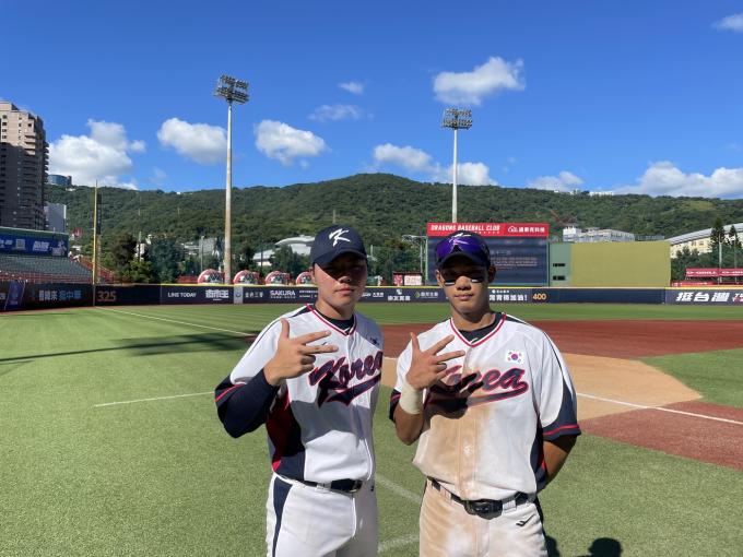 U-18 야구대표팀이 6일 대만에서 열린 아시아청소년선수권 필리핀과 1차전에서 10-0으로 콜드승을 거뒀다. (대한야구소프트볼협회 제공)