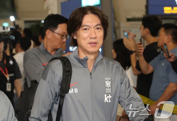 [사진] 출국하는 홍명보 감독