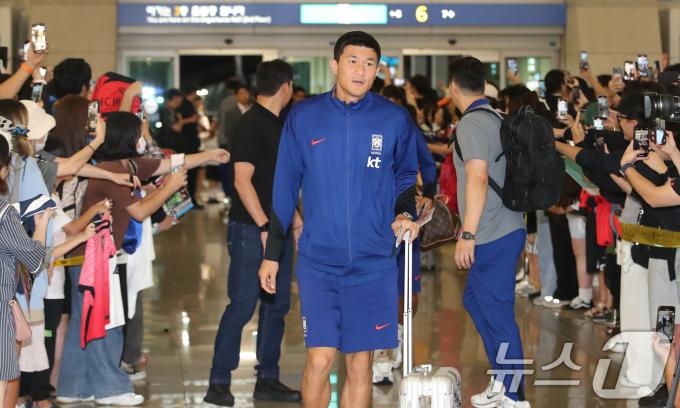 [사진] 출국하는 김민재