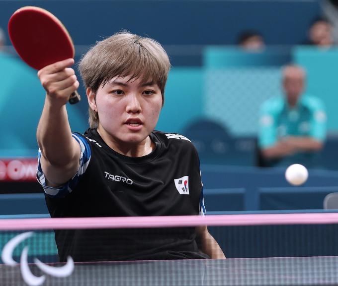 윤지유가 2024 파리 패럴림픽 탁구(스포츠등급 WS3) 여자 단식에서 은메달을 땄다, (대한장애인체육회 제공)