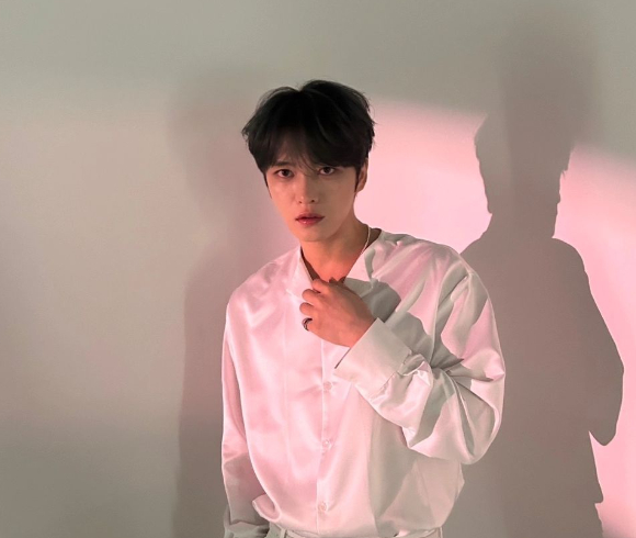 가수 김재중이 6일 오후 방송된 KBS 2TV '신상출시 편스토랑'에서 부모님의 대저택을 공개했다. /사진=김재중 인스타그램
