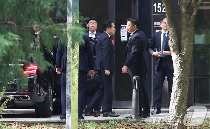 [사진] 서울대학교 도착한 기시다 후미오 총리
