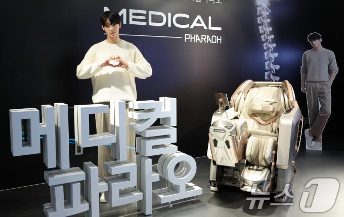 [사진] 하트 선보이는 차은우