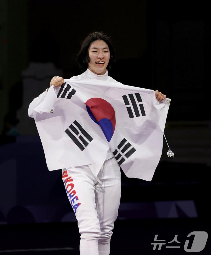 [사진] 권효경 '은메달 확정의 기쁨'