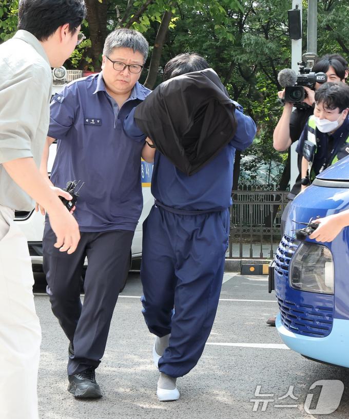[사진] 우리은행 부당대출 의혹 사건, 영장실질심사 출석하는 손태승 전 회장 처남
