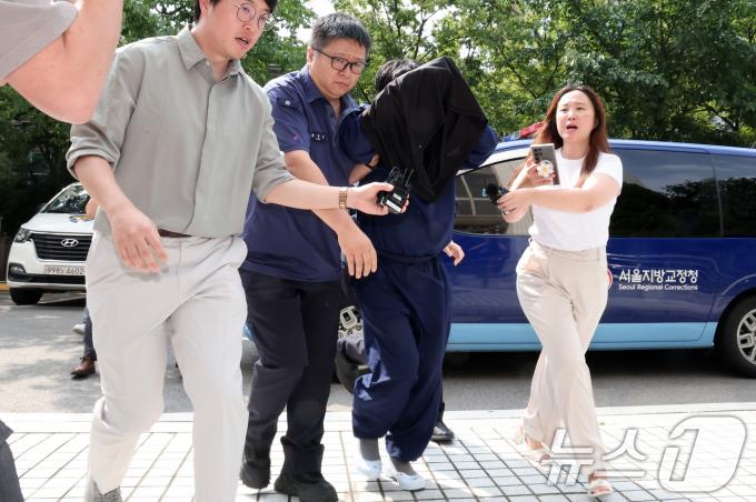 [사진] '우리은행 부당대출 의혹' 손태승 전 회장 처남, 영장실질심사 출석
