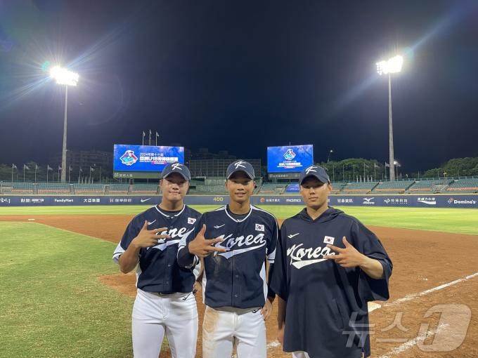 한국 18세 이하 청소년 야구 대표팀의 정우주, 박재현, 배찬승(왼쪽 부터). (대한야구소프트볼협회 제공)