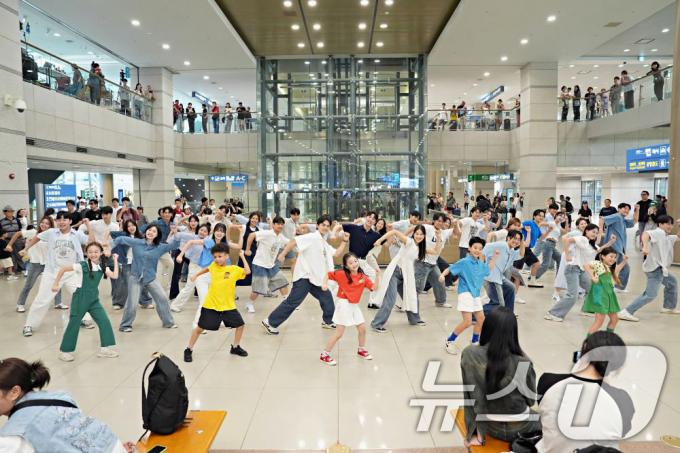[사진] '프로젝트 멈(Mu:m)춤 시즌2-스며들다' 플래시몹