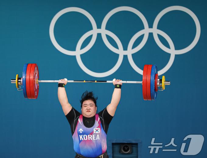 대한민국 역도 국가대표팀 박혜정 선수가 11일(한국시간) 프랑스 파리 사우스 파리 아레나6에서 진행된 2024 파리올림픽 역도 여자 81kg급 경기에서 용상 168kg 2차시기에 도전하고 있다. 2024.8.11/뉴스1 ⓒ News1 이동해 기자