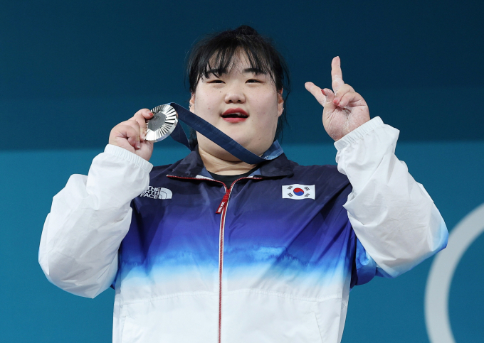 파리올림픽 역도 은메달리스트 박혜정이 휴식기 이후 가진 첫 국제대외에서 또 다시 은메달을 땄다. 사진은 파리올림픽에서 은메달을 목에 걸었던 박혜정. /사진=사진공둥취재단(뉴시스)
