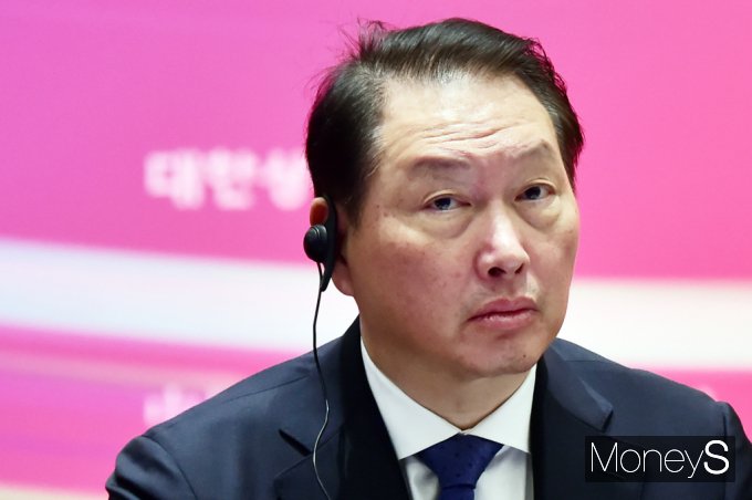 최태원 SK그룹 회장이  지난 7일 서울 종로구 서린사옥에서 주요 계열사 CEO 등 그룹 경영진과의 글로벌 경영환경 점검 회의를 주재했다. / 사진=임한별 기자  /사진=임한별(머니S)