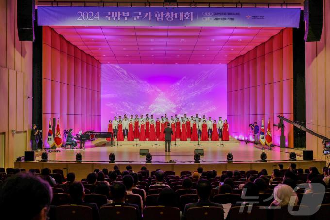 [사진] 2024 국방부 군가 합창대회 대상에 한화불꽃합창단