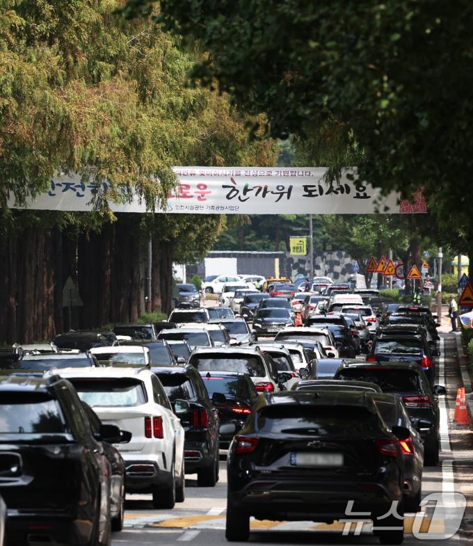 [사진] 추석 앞두고 이른 성묘위해