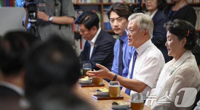 [사진] 더불어민주당 신임 지도부 만난 문재인 전 대통령