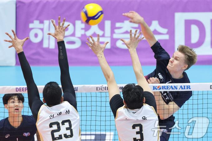[사진] 창과 방패의 대결