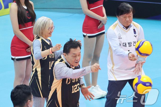 [사진] 시타하는 이재준 수원시장