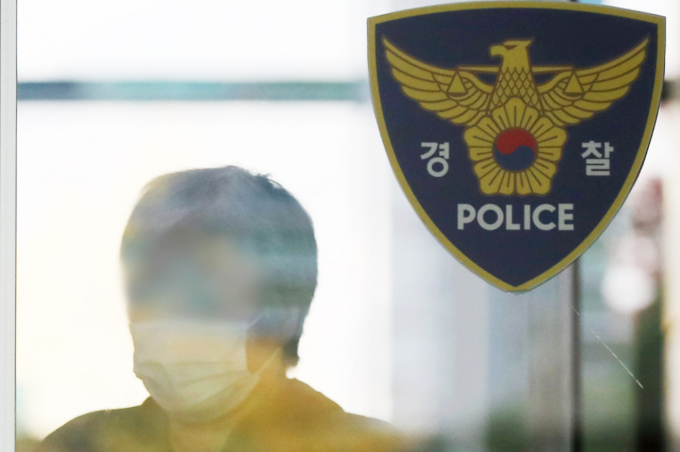 20대 남성이 몰던 SUV가 중앙성을 넘어 반대편 승용차와 충돌해 사망사고가 발생했다. 사진은 일선 경찰서 로비 모습. /사진=뉴스1