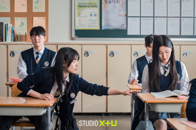 LG유플러스의 콘텐츠 전문 스튜디오 STUDIO X+U 하이틴 드라마 '프래자일'을 공개하며 장르 다변화에 나선다. 사진은 프래자일 1화 스틸컷. /사진=LG유플러스