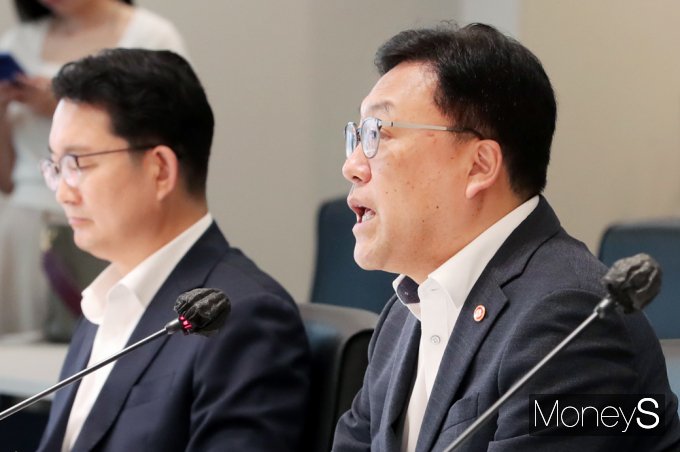 [머니S포토] 상호금융만난 김병환 