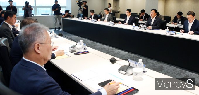 [머니S포토] 부동산PF 문제 해결 관련 주문하는 김병환 금융위원장