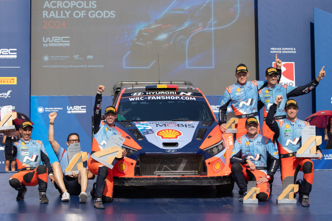 현대차 월드랠리팀은 그리스 라미아에서 열린 2024 WRC 시즌 10라운드에서 현대차 월드랠리팀 참가선수 전원이 1, 2, 3위를 석권하는 트리플 포디움을 달성했다. /사진=현대자동차 