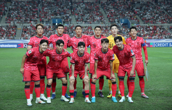 홍명보호가 10일 밤 11시 오만을 상대로 2026 북중미월드컵 아시아 지역 3차 예선 첫 승을 노린다. 사진은 지난 5일 서울월드컵경기장에서 열린 팔레스타인전 대표팀의 모습. /사진=뉴시스