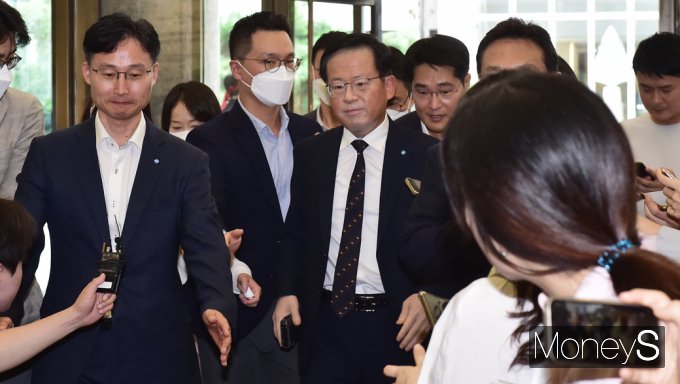 [머니S포토] '부당대출 책임론' 조병규 우리 행장, 간담회 참석속에