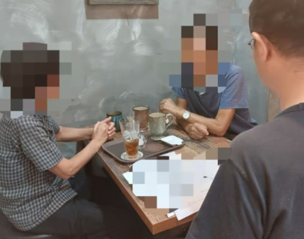 가정불화로 가출한 뒤 24년동안 무적자로 간주 돼 살아온 70대 여성이 40여년 만에 가족과 재회했다. 사진은 당시 가족 상봉의 모습. /사진=대구 중부경찰서