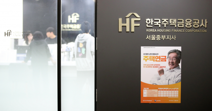'전세사기 피해자 지원 및 주거안정에 관한 특별법' 개정으로 전세사기 피해자가 주거용 오피스텔을 담보로 장기·고정금리·분할상환 주택담보대출인 보금자리론을 이용할 수 있게 됐다. 사진은 서울 중구 한국주택금융공사 서울중부지사의 모습. /사진=뉴스1
