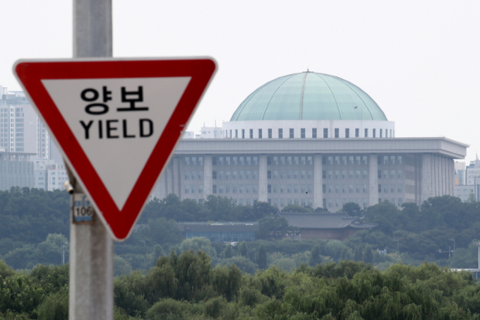 22대 국회 개원 이후 9월 말까지 개최됐거나 개최 예정 세미나·토론회가 총 735건으로 같은 기간 21대 국회에서 개최된 세미나·토론회와 비교했을 때 60.83% 증가한 것으로 나타났다. 국회의사당의 모습. /사진=뉴스1