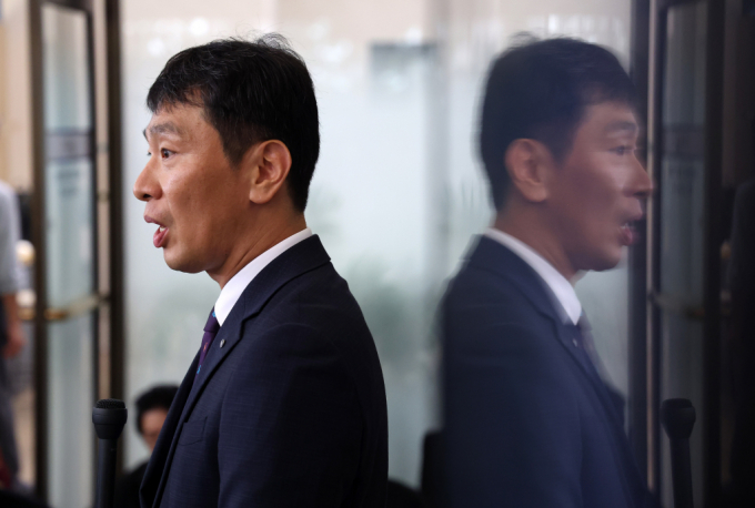  이복현 금융감독원장이 10일 오전 서울 중구 은행회관에서 열린 '금융감독원장-은행장 간담회' 후 기자회견을 하고 있다. /사진=뉴시스