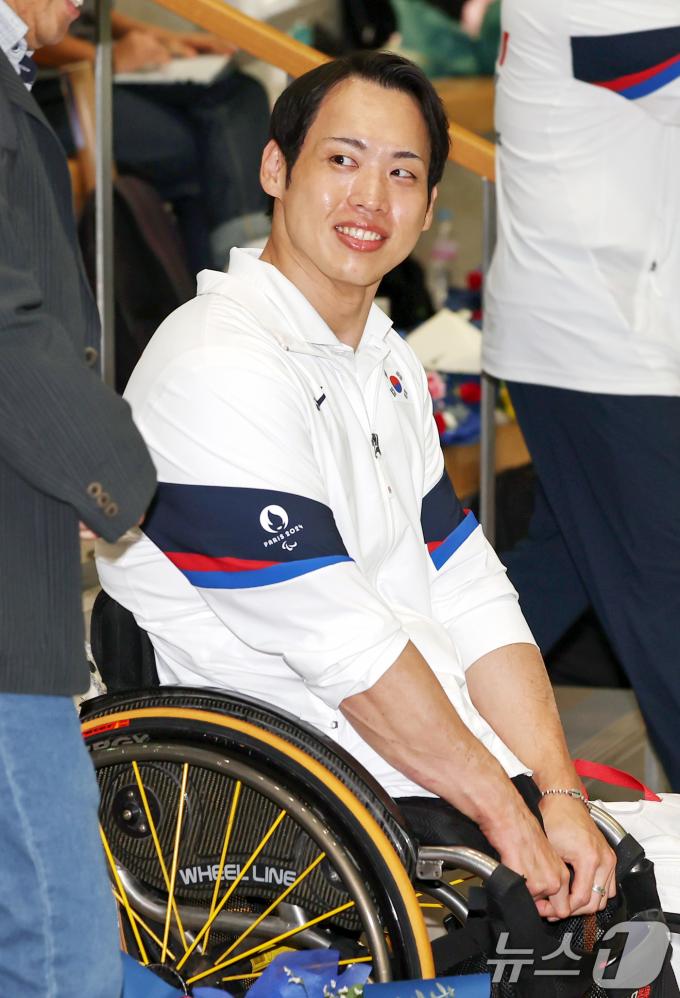 [사진] 해단식 참석한 원유민 국제패럴림픽위원회(IPC) 선수위원
