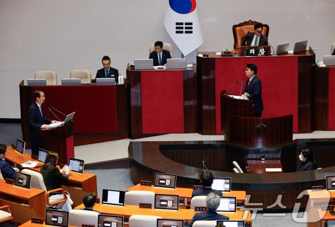 [사진] 한덕수 총리, 외교·통일·안보 분야 대정부질문 답변