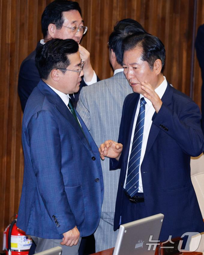 [사진] 대화 나누는 박찬대·정청래