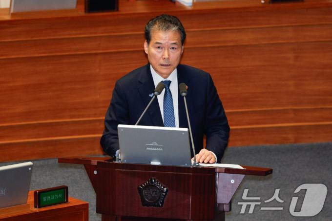 [사진] 답변하는 김영호 통일장관