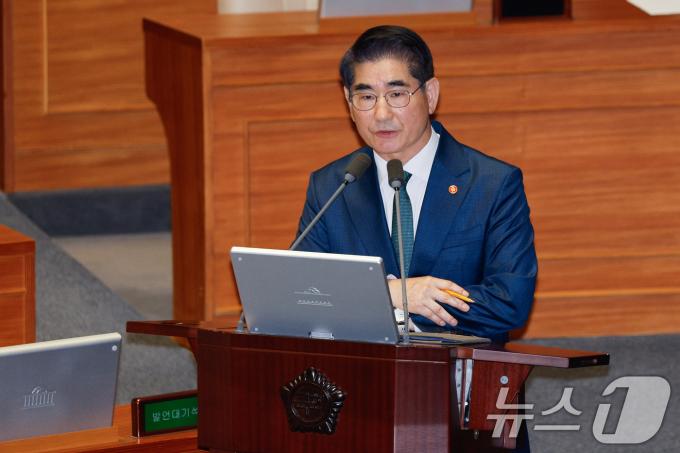 [사진] 김용현 국방장관, 대정부질문 답변