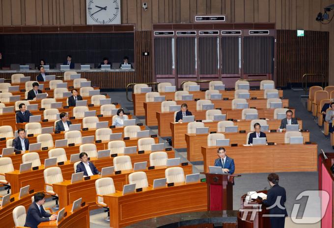 [사진] 김용현 국방장관, 대정부질문 답변
