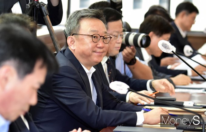 [머니S포토] 6대 시중은행 '원스톱 금융지원' 관련 중기부 발언, 경청