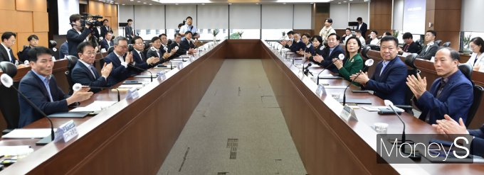 [머니S포토] 중기부·6대 은행 등과 소상공인 금융애로 완화 협력