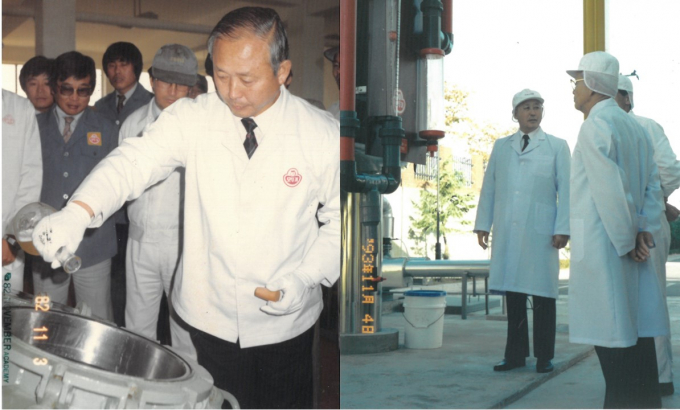 1982년 11월 식초공장 가동식(왼쪽)과 1993년 11월 삼남공장식초발효실준공 현장을 찾은 함태호 명예회장의 모습. /사진=오뚜기