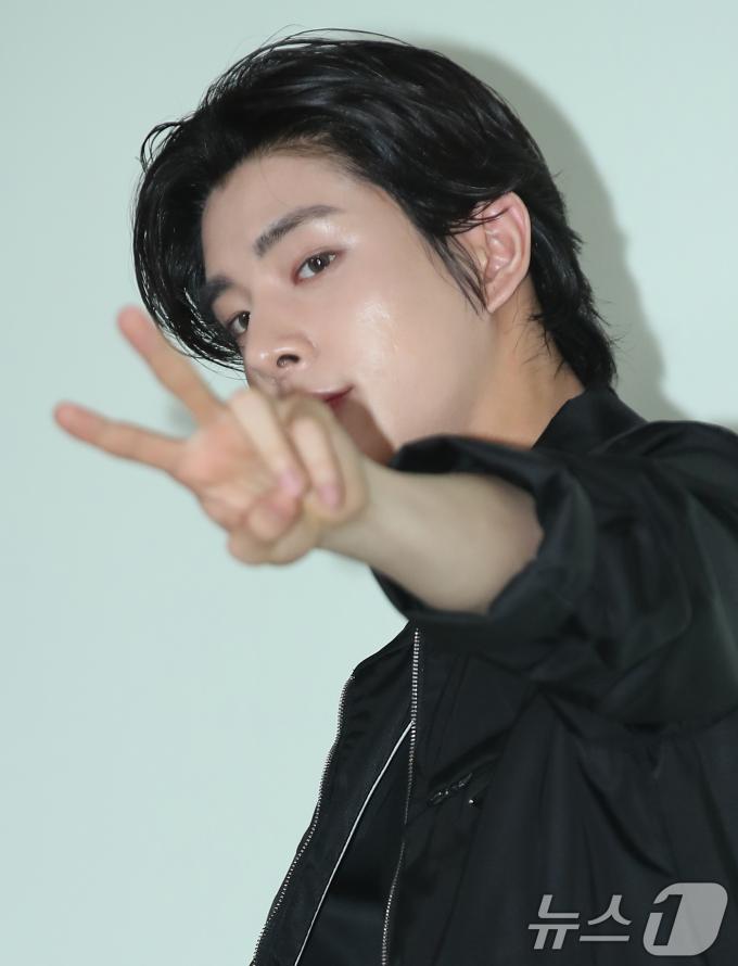 [사진] 제이크, 멋쟁이 브이