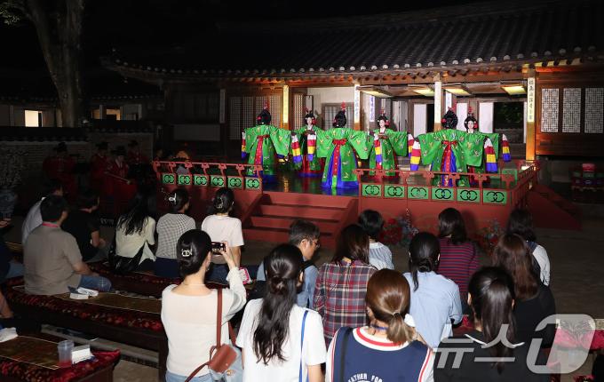 [사진] 창덕궁 달빛기행에서 즐기는 전통공연